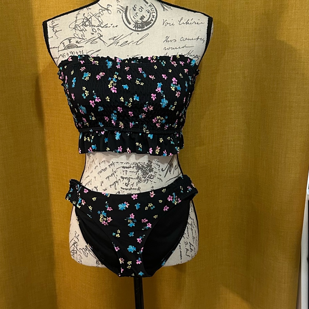 Small Black Floral Ruffle Bikini